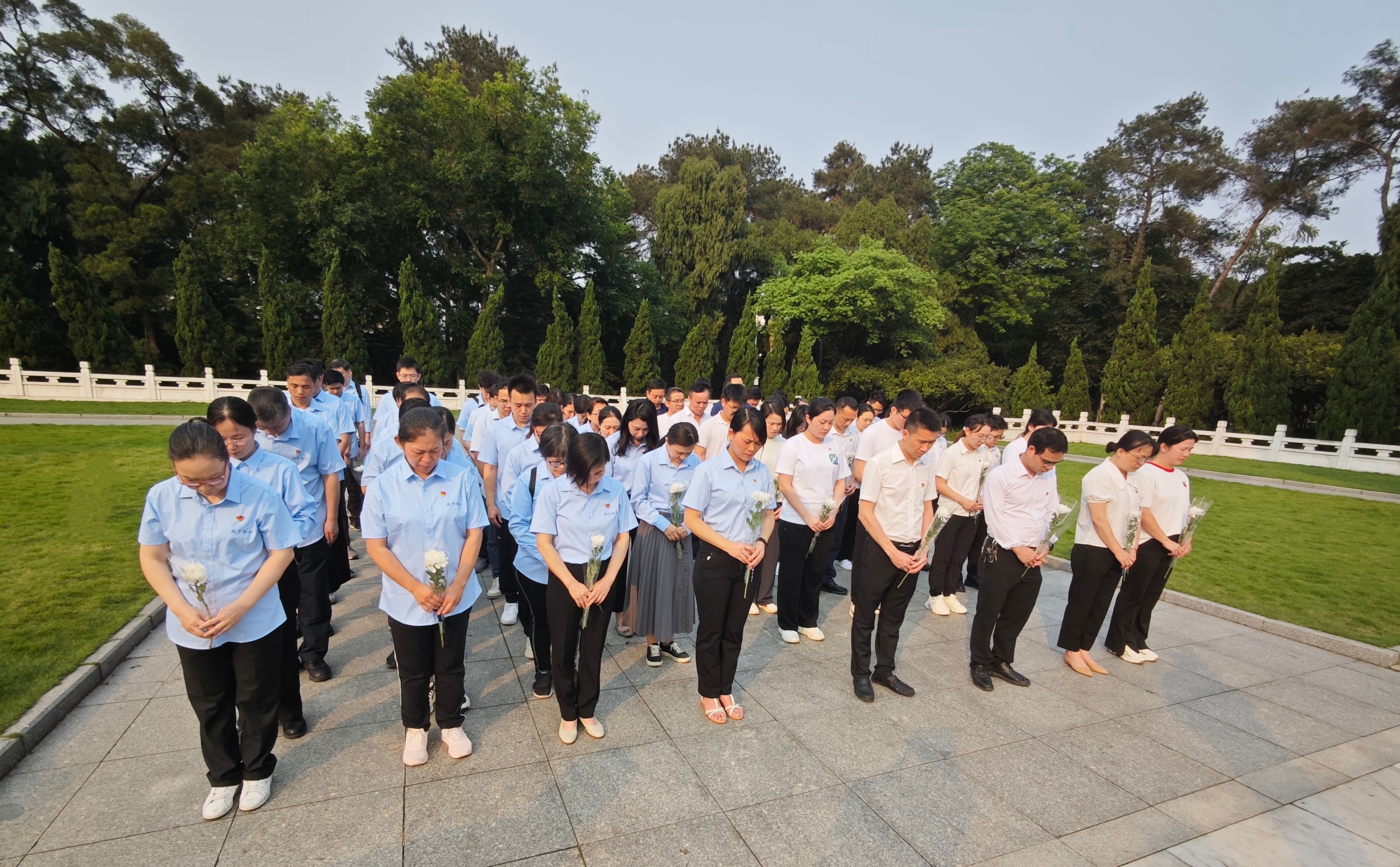 市排水公司黨總支、南寧建康環(huán)保公司黨支部 聯(lián)合開(kāi)展“學(xué)黨史憶英烈 祭忠魂守初心” 主題黨日活動(dòng)